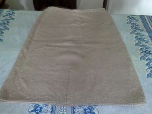 Fuste si pardesiu dama,noi.