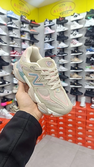 NewBalance pe comnada se dau si pe serii  - imagine 2