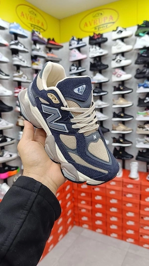 NewBalance pe comnada se dau si pe serii  - imagine 3