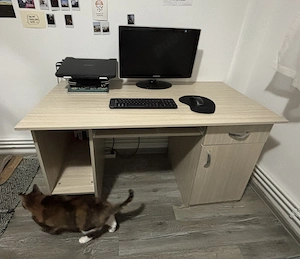 Vând urgent birou 130x63cm
