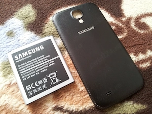 Baterie si capac spate imitatie piele.