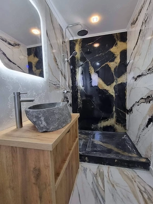 Pardosea din rășină epoxidica și covor de piatra - imagine 2