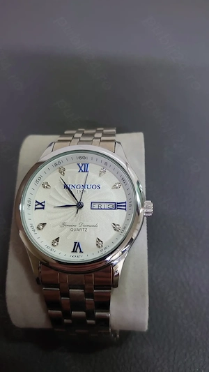 Ceas barbatesc ,  Cristalele care indica ora 