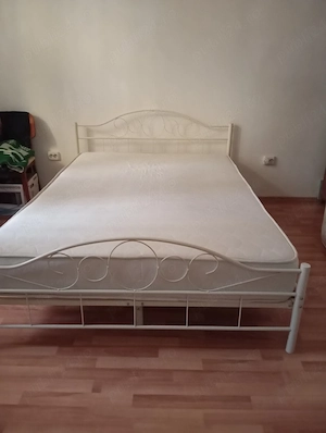 vănd pat metalic franțuzesc de 140cm cu saltea de 24cm.