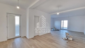 Jumatate de duplex de vanzare, pe parter, cu 3 camere si 2 bai, Sag, Timis