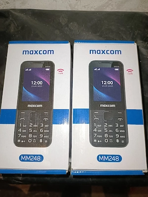 Vind două telefoane mobile noi