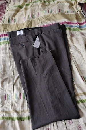 Vând pantaloni pentru bărbați