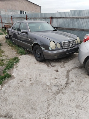 Vând Mercedes E220 avantgarde cu CI și Mercedes E 220 clasic