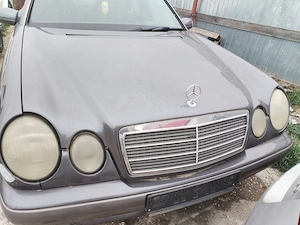 Vând Mercedes E220 model avantgarde