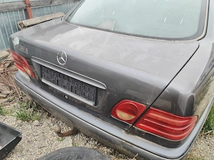 Vând Mercedes E220 model avantgarde - imagine 6