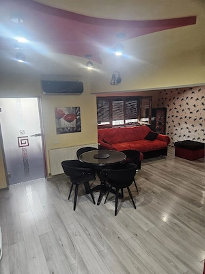 Apartament 2 camere, decomandat, living open space.