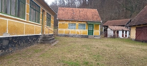 casa de vanzare lntre Zam și Săvârșin 6400 mp intravilan deschidere la DN 7 93 ml zona foarte bună  - imagine 2