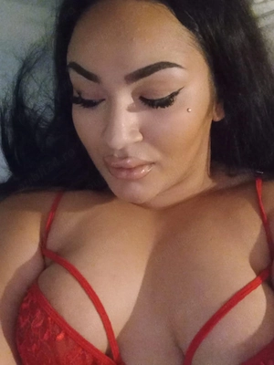 Noua la tine și super hotttt!!!! Ador saruturile jos !!