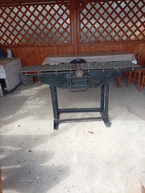 abric de rindeluit și finisaje 