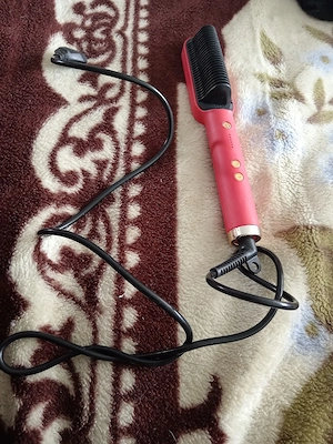 Perie de îndreptare par pentru femei și fete, culoare roșie, stare foarte bună!