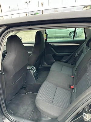 Skoda Octavia III Combi 2.0 TDI 4x4 (150 CP) - imagine 8