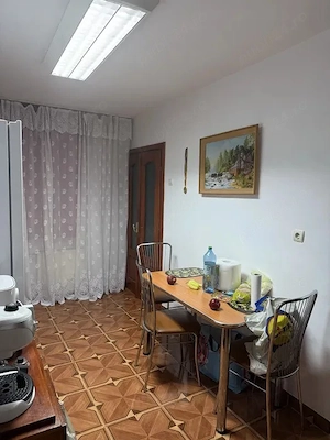 Apartament 3 camere Dorobantilor etaj 1 bloc izolat termic Garaj si boxa in C.F. 2 balcoane