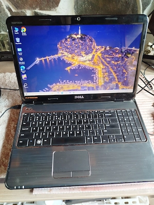 Laptop Dell inspiron  Procesor Intel I5 memorie 8 gb RAM SSD 128 GB Kingston 