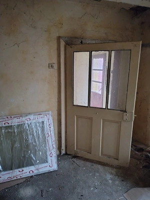 vind casa in sebes str calaras necesita renovare