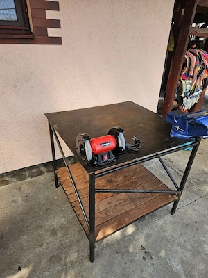 Banc de lucru cu menghina si polizor