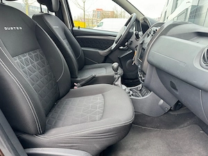Dacia Duster 1.5 DCI 4x4 unic proprietar - imagine 10