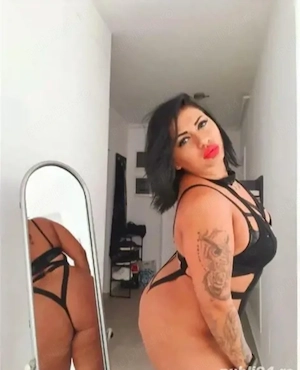 Transexuala azi am ajuns .fac si show web  - imagine 1