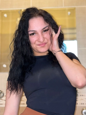 Hei, ce zici de puțină relaxare de la o pornista erotică ? 