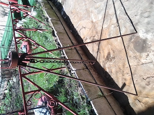 Vând trepied pentru ceaun.