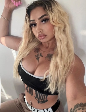 Atentie!!!Alege Ceva Diferit!Te pot rasfata si cu un masaj erotic!Ofer si show web!