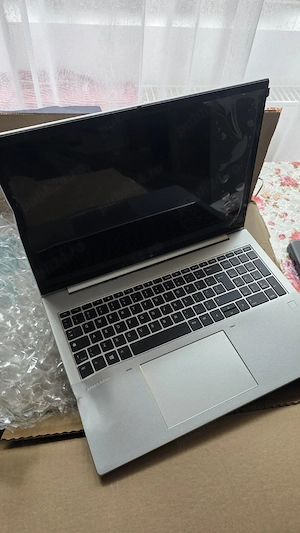 Vand Laptop HP pentru piese