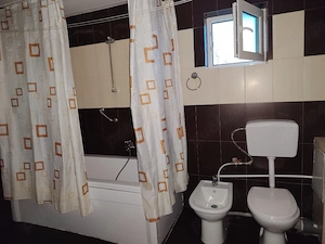 Proprietar  inchiriez vila 5 camere  - imagine 4