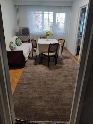 Închiriez garsoniera