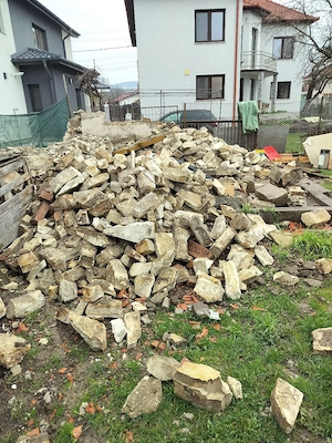 Donez piatră ptr. construcție.