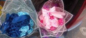 trandafiri din satin