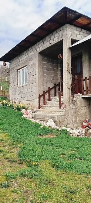 Casa cu teren de vânzare 