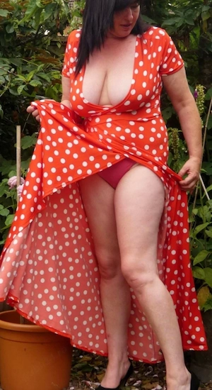 MILF bruneta cu forme rubisiene poze recente 36 ani cu 68 kg sâni Nr 4 discreție Pantelimon lang par