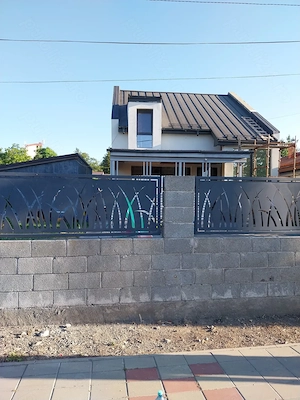 Inchirez casa noua ,zona foarte linistita cu4 dormitoare, living-bucatarie