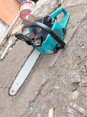 vând o drujba machita 