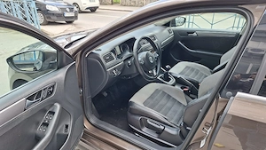 Proprietar de  7 ani vând Vw Jetta  - imagine 2