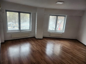  Facultatea Hiperion ,apartament cu 2 camere de închiriiat,et1, pretabil pentru birou.