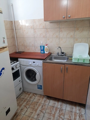 VIND (65000E) sau Inchiriez garsoniera ultracentral parter Pitesti - imagine 8