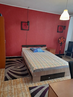 VIND (65000E) sau Inchiriez garsoniera ultracentral parter Pitesti - imagine 9