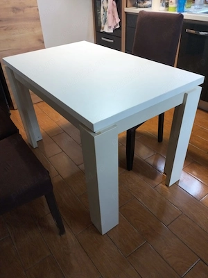 Vand masa de lemn pt 6 persoane