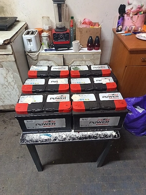 Vand 6 baterii auto noi 90 Ah 12 V