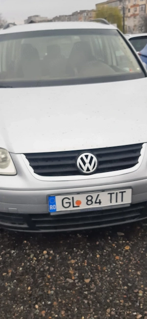 Vând Volkswagen Touran 