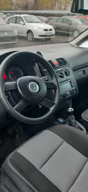 Vând Volkswagen Touran  - imagine 2