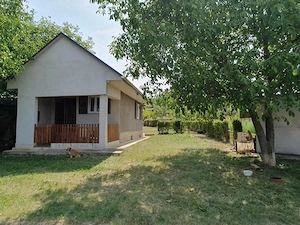 Vand 2 parcele teren extravilan cu construcție din bca