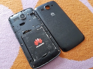 Capac spate in stare foarte buna si acumulator.