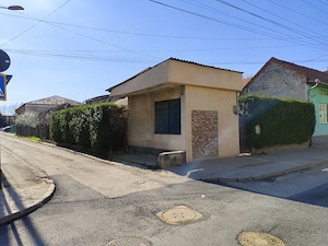 Casă de vânzare   Caransebeș, zona Nord (lângă Școala Creștină Baptistă și Grădinița PP4)