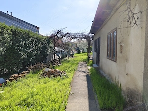 Casă de vânzare   Caransebeș, zona Nord (lângă Școala Creștină Baptistă și Grădinița PP4) - imagine 2